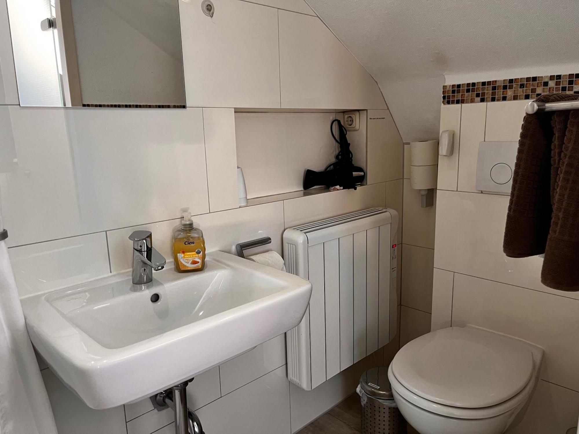 Gaestehaus Sommertal Mit Pool Im Garten, Eigener Parkplatz, 800M Zum Bodensee, 300M Zur Altstadt Meersburg Eksteriør billede