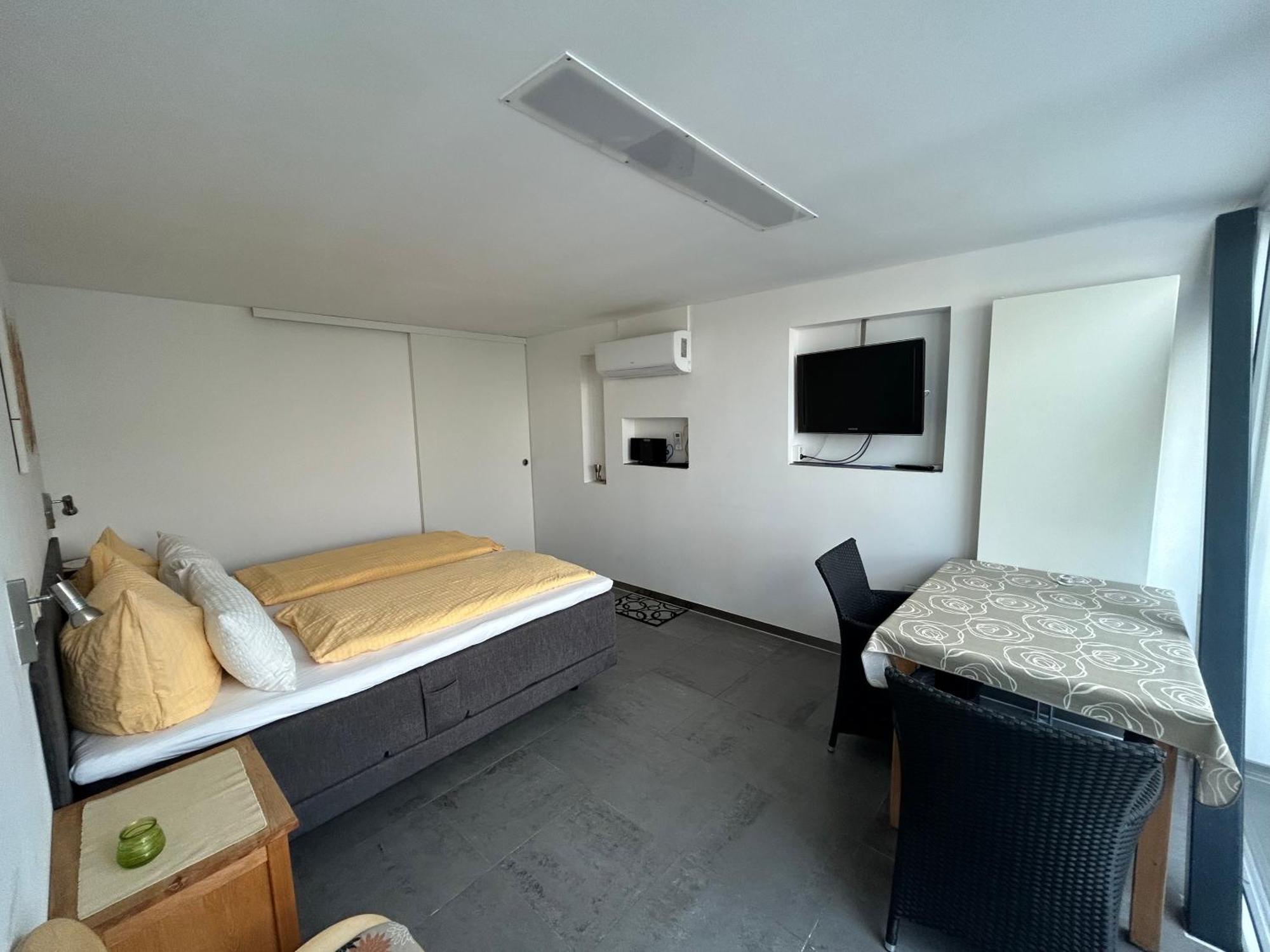 Gaestehaus Sommertal Mit Pool Im Garten, Eigener Parkplatz, 800M Zum Bodensee, 300M Zur Altstadt Meersburg Værelse billede